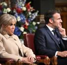 Macron a pofon után most egy újabb kínos szituációban az asszony miatt