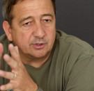 Bayer Zsolt: Péter a zárt térben rohangál