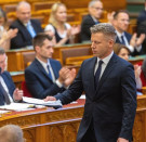 Kutyaszorítóban Kutyaszorítóban