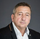 Bayer Zsolt: Önfeljelentés!