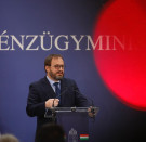 Felbukkant egy szókígyó a kormányzati tájékoztatón, és beleharapott a saját farkába