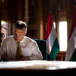 Orbán mögött hatalmas egységgel sorakozik fel a lakosság