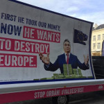A brüsszeli liberálisok Orbán Viktorral plakátolták ki a várost
