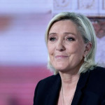 Marine Le Pen kiosztotta Ursula von der Leyent