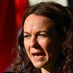 Futótűzként terjed a neten Szabó Tímea legújabb agymenése, Magyar Pétertől puszi jár érte