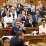 Bayer Zsolt: Örkény él!