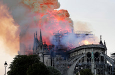 Lángoló templomok Franciaországban