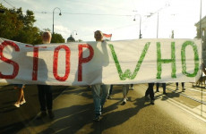 Tüntetés volt a WHO ellen Bécsben október elsején. Tudták? 