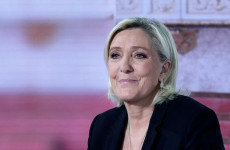 Marine Le Pen kiosztotta Ursula von der Leyent