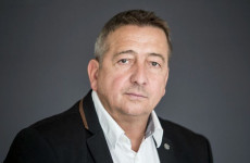 Bayer Zsolt: Megszülte hűtlen gyermekét…