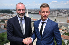 Magyar Péter varázstalanítja magát
