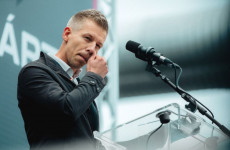 Itt az újabb leleplező kép Magyar Péterről, ezt hiába nagyítgatják a tiszás álprofilok