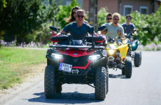 Magyar Péteréket még a KRESZ sem érdekli, saját és mások biztonságát is kockára teszik a pökhendi Tisza-vezér