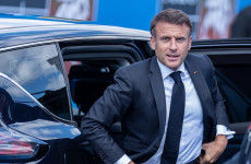 Macron kutyaszorítóban