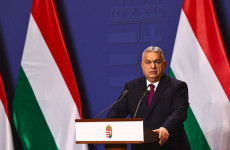 Amiért Orbán Viktor „kel és fekszik”