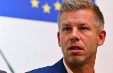 Peti a gereblyemezőn