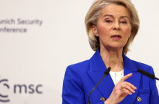 Von der Leyen túllépte hatáskörét, főparancsnoknak képzeli magát Von der Leyen túllépte hatáskörét, főparancsnoknak képzeli magát