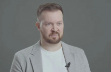 Bayer Zsolt: Stirlitz, Bond meg a „hős”