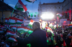 Bayer Zsolt: A választás súlya és tétje