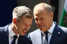 Piros lapott kapott a lengyelektől a Magyar Péterrel parádézó Donald Tusk