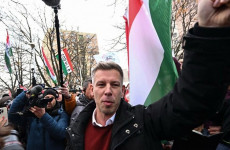 Árad a tiszás szeretetország: kínzással fenyegetnek, uszítanak és gyalázkodnak Magyar Péter hívei