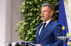 Magyar Péter a saját eredettörténetét is beáldozta Baka András jelölésével
