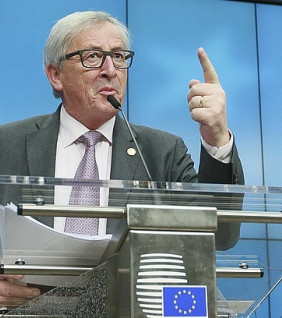 Juncker tovább zsarol