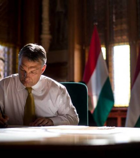 Orbán mögött hatalmas egységgel sorakozik fel a lakosság