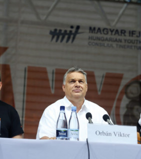 Orbán Viktor Tusványoson: Nyugaton liberalizmus van, demokrácia nincsen