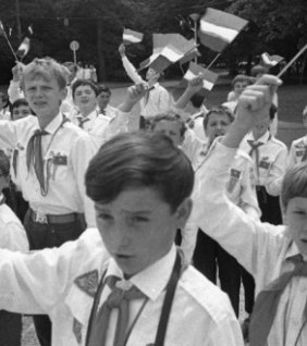 A kedves, kozmopolita magyar- és Orbángyűlölő, ahol tud, segít!
