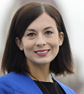 Támad az aljasság: Cseh Katalin ünnepli magát