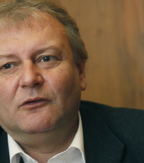Hiller István Gyurcsány szintjére igyekszik leamortizálni magát