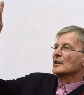 Demszky Gábor fröcsögve jelentette be, hogy elhagyja Magyarországot Demszky Gábor fröcsögve jelentette be, hogy elhagyja Magyarországot