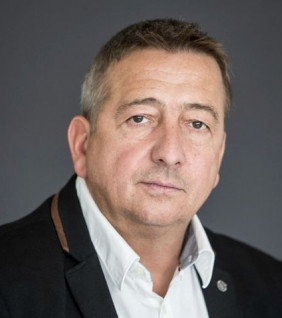 Bayer Zsolt: Kinek az érdeke?