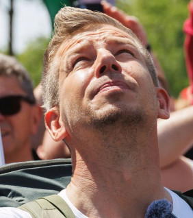 Bayer Zsolt: Nevet és bizonyítékot!