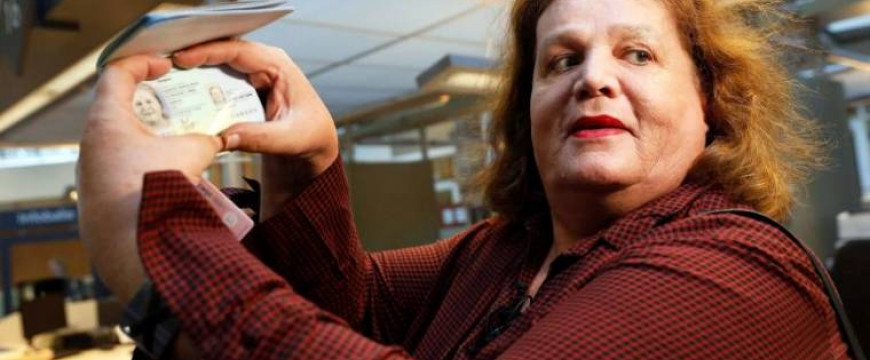 Férfinak született, nővé műtette magát, most megkapta az első holland gendersemleges útlevelet