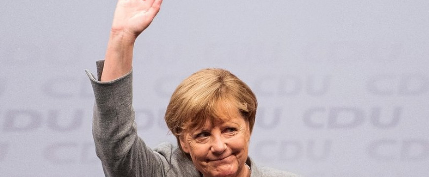 Merkel bukása: romokat hagy maga után
