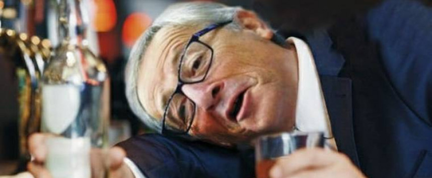 Úgy be volt állva Juncker, hogy felemás cipőben ment tárgyalni