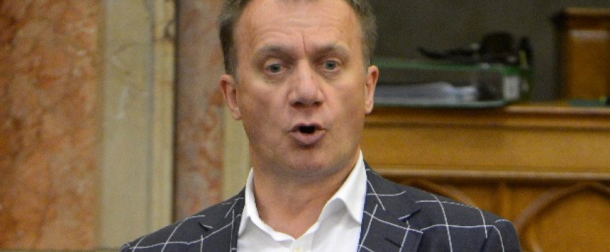 Sommás vélemény Varju Laciról