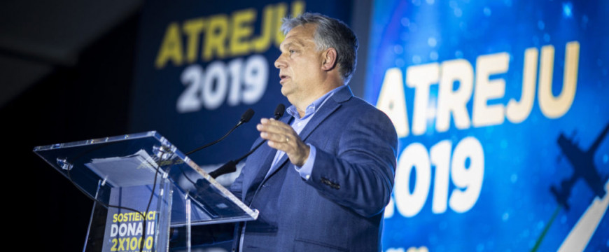 Orbán: a baloldal be akarja hozni a migránsokat