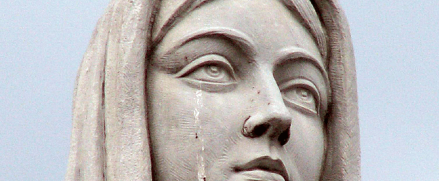 Elloptak és feldaraboltak egy Szűz Mária-szobrot