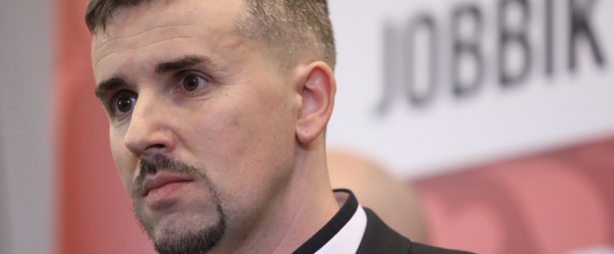 Jakab már meg sem cáfolja, hogy baloldali párttá tette a Jobbikot
