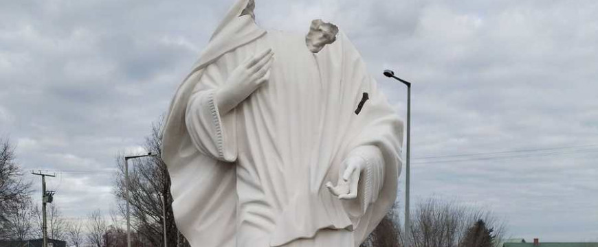        Ismét lefejezték Szűz Mária szobrát Dunavecsén – avagy új-európai "értékek" Magyarországon?