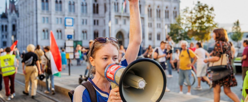 Által ment a Tiszába