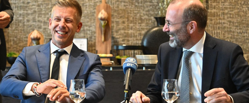 Károlyi és Linder sem csókolgatta úgy ellenségeink talpát, ahogy Magyar Péterék