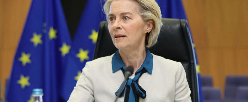 Ursula és Albert a chatszobában