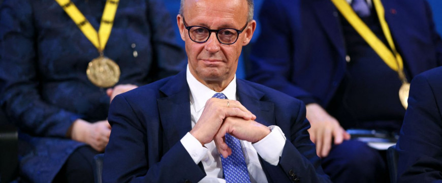 Robert C. Castel: Eszkalálj, ha Merz!