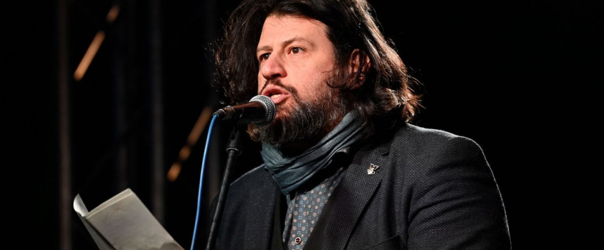 Puzsér Róbert összedolgozik Magyar Péterrel, ezt a színjátékot már az SZDSZ is bemutatta