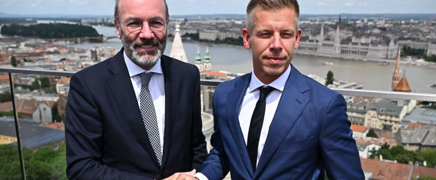 Magyar Péter varázstalanítja magát