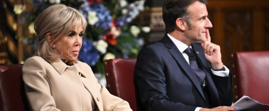 Macron a pofon után most egy újabb kínos szituációban az asszony miatt